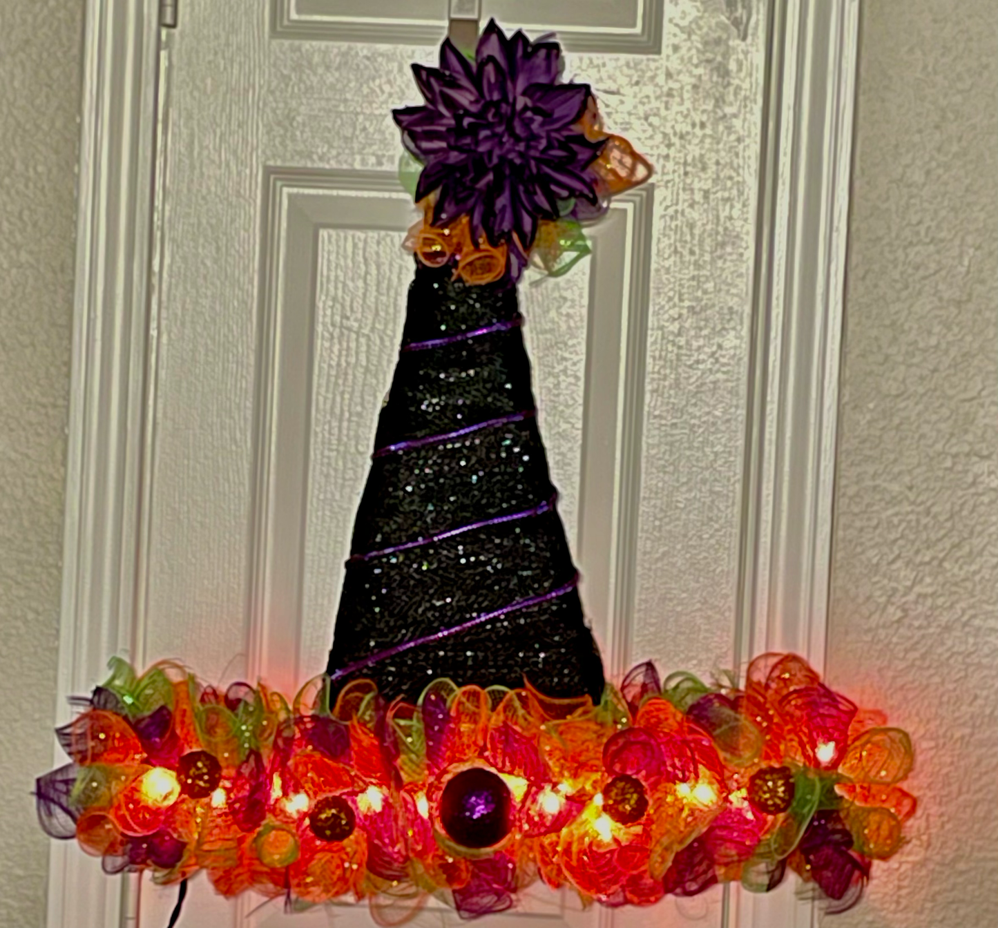 Witch's Hat Lighted Wreath
